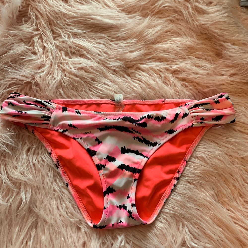VS BOTTOMS